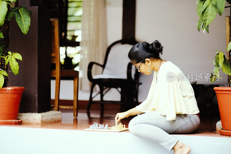 女性下棋