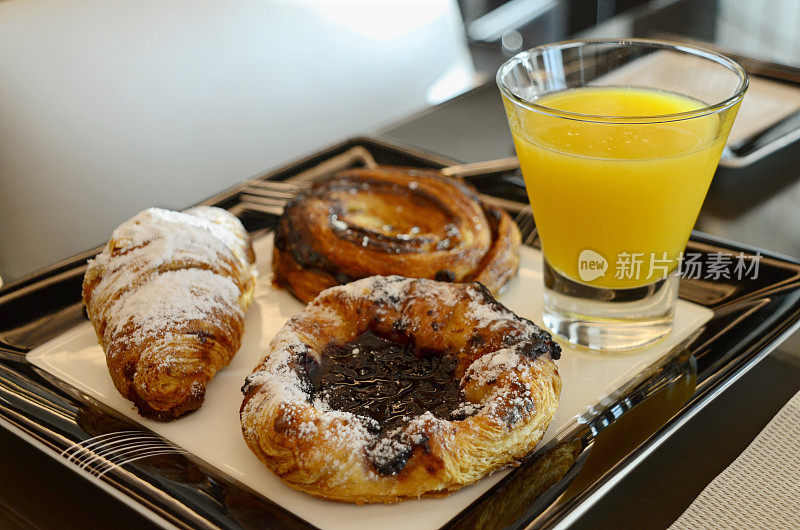 糕点和果汁欧式早餐