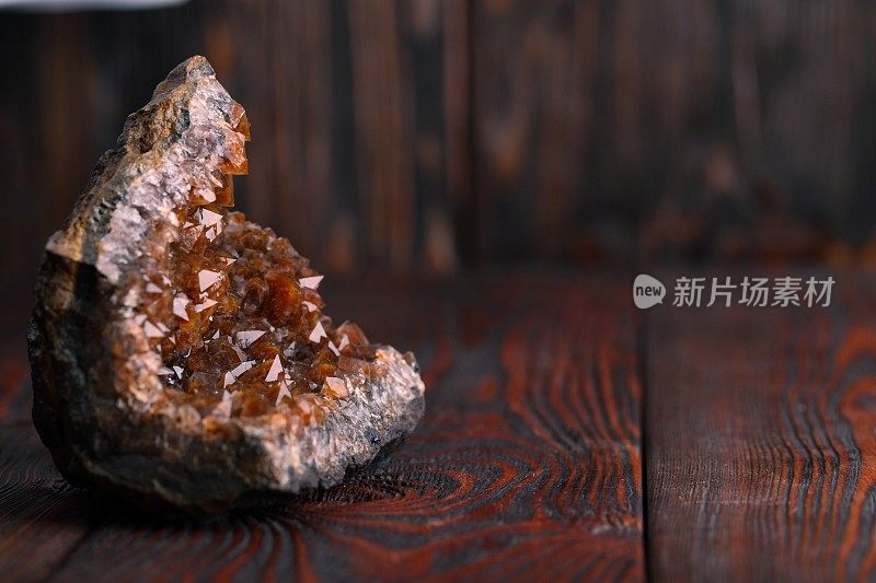 赤铁矿上含氧化铁的石英。