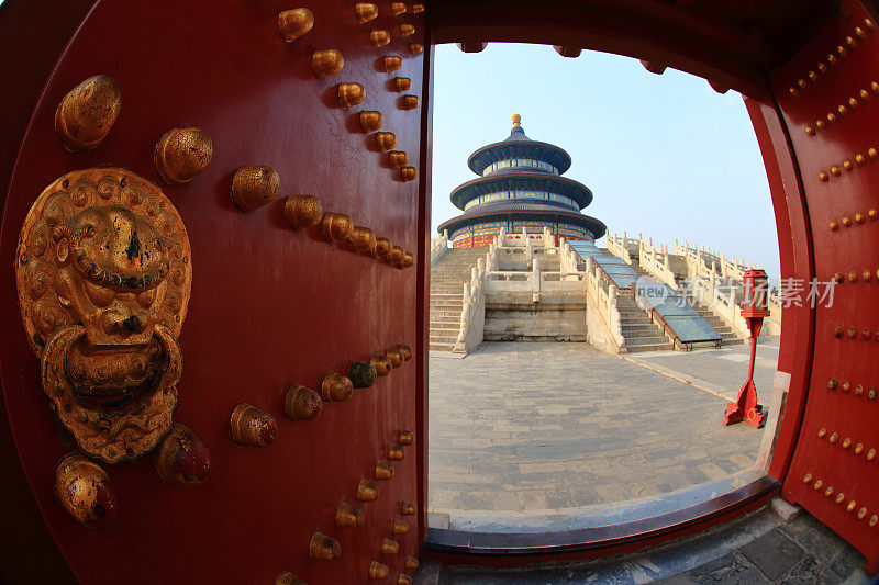 天坛是北京的著名景点，中国具有复制空间。只专注前景