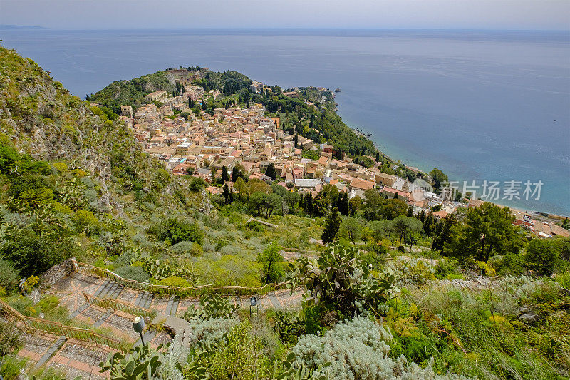 陶尔米纳，西西里(意大利)东海岸一个非常受欢迎的旅游目的地