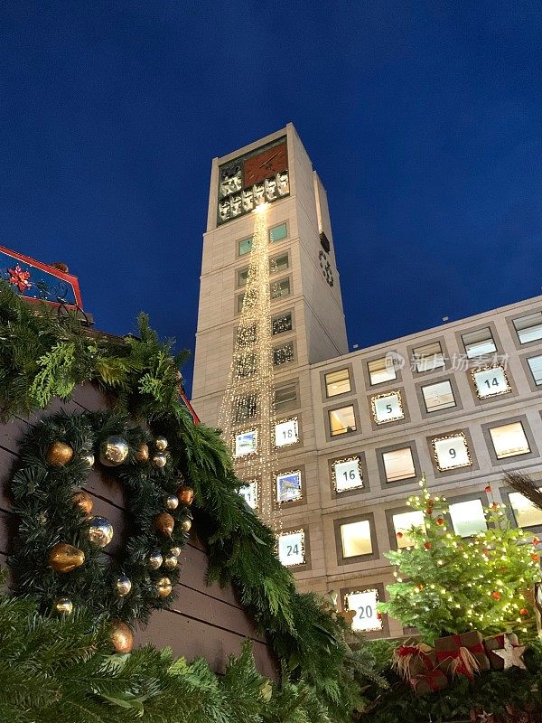 斯图加特市政厅和圣诞节装饰