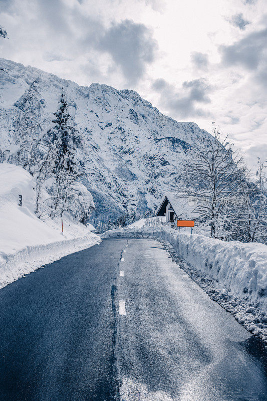 山里冬天的路