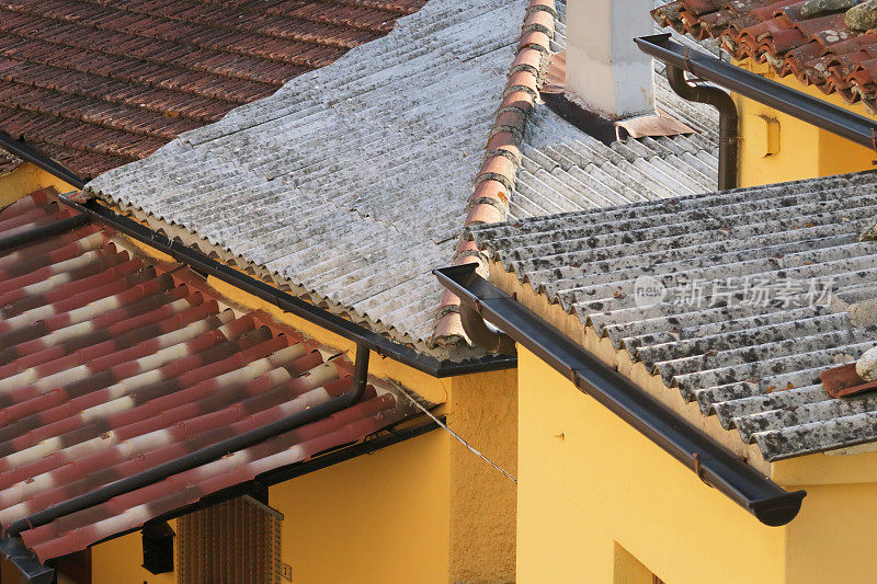 屋顶，屋顶瓦，排水沟，灰泥墙