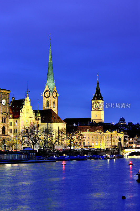 圣彼得教堂和老城城市景观日落，苏黎世，瑞士