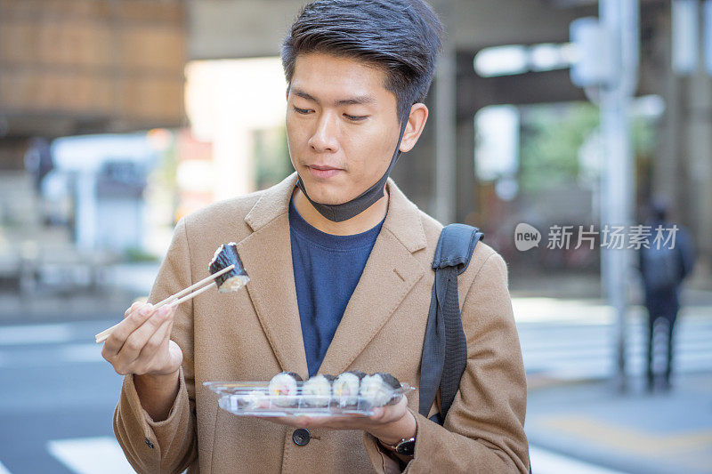 日本东京的生鱼片和寿司卷