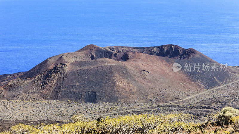 耶罗岛，加那利群岛(E):靠近欧奇拉火山的火山口