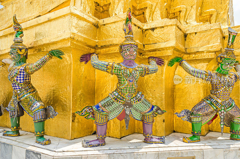 曼谷大皇宫中玉佛寺金殿的女像柱