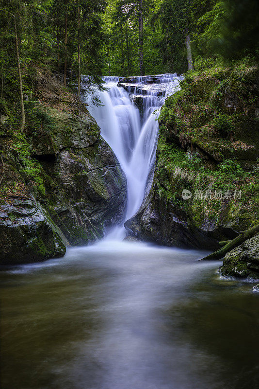 山间瀑布(HDRi)