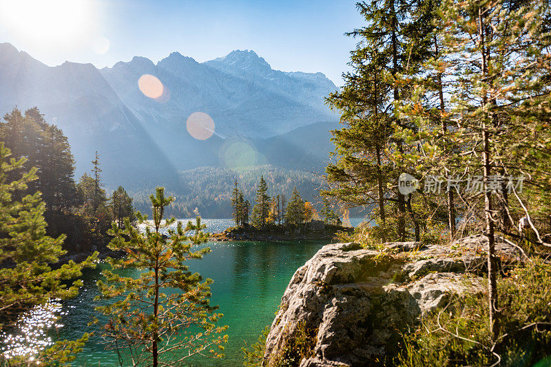 德国Garmisch-Partenkirchen美丽的Eibsee湖