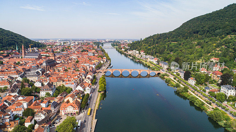 空中捕获海德堡老城与内卡尔河和老桥或卡尔西奥多桥