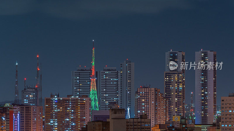 美丽的累西腓城的夜景