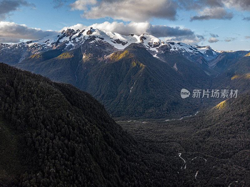 奎拉特国家公园的雪山