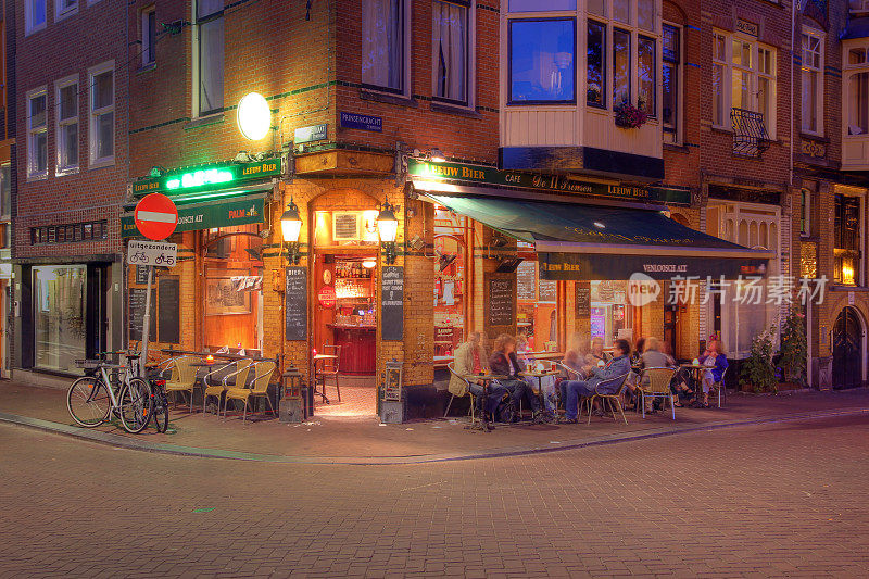 荷兰阿姆斯特丹的街角咖啡店
