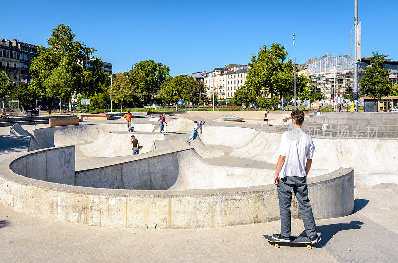 日内瓦平原宫的滑板公园。
