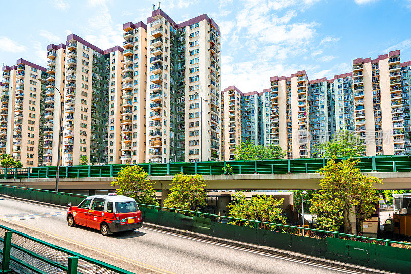 香港城市前的柏油路