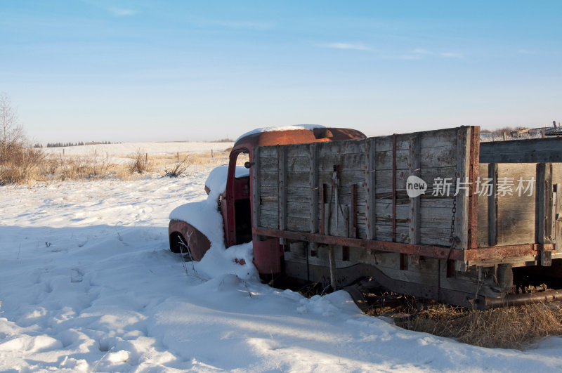 40年代的谷物卡车在雪中