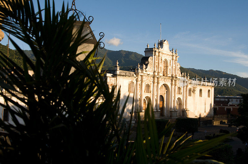 安提瓜大教堂的日落
