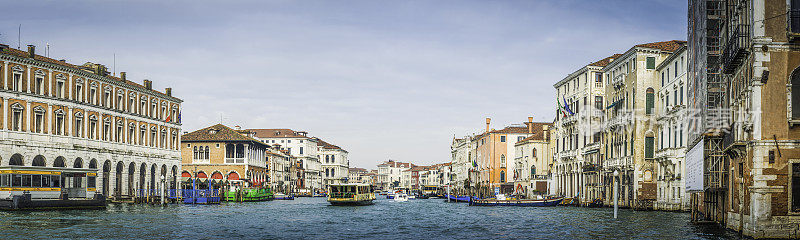 威尼斯大运河水路拥挤华丽的别墅全景意大利