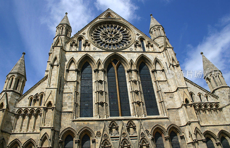 英国约克大教堂，一个阳光明媚的日子