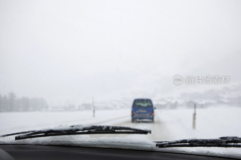 危险的冬季道路