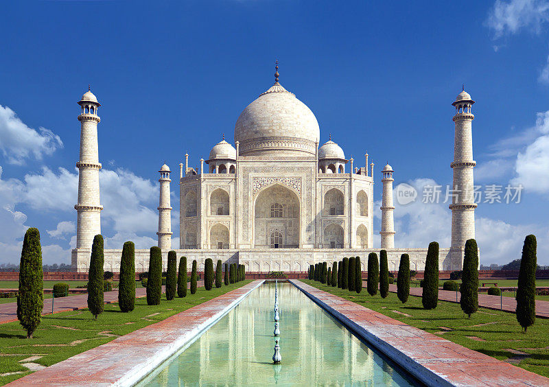 印度阿格拉的泰姬陵——蓝天下爱情的纪念碑