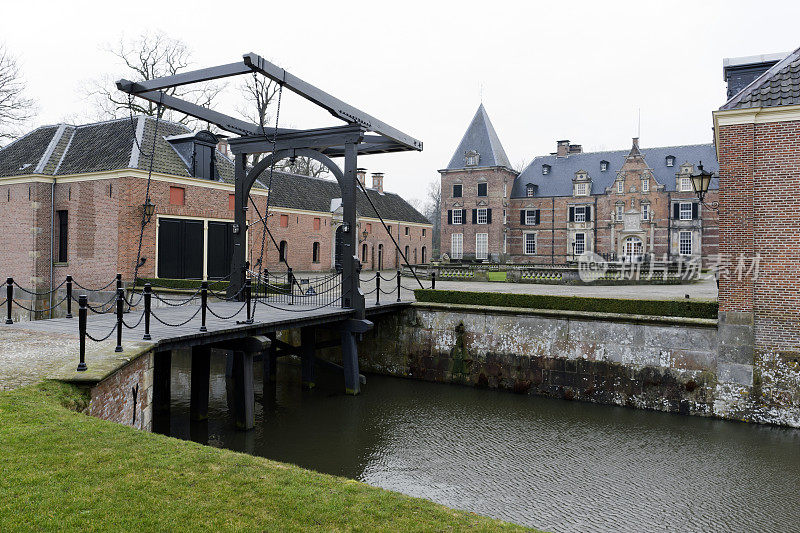 荷兰城堡和吊桥