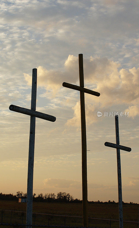 三个十字架