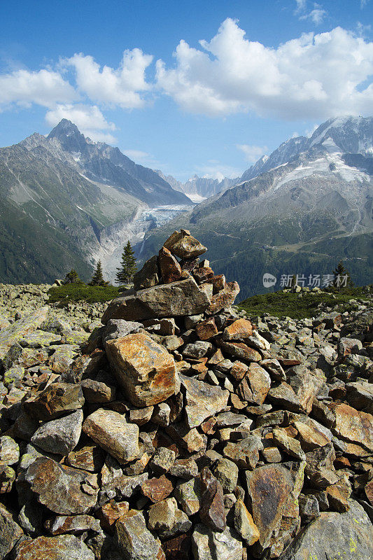 法国阿尔卑斯山的山脉景观