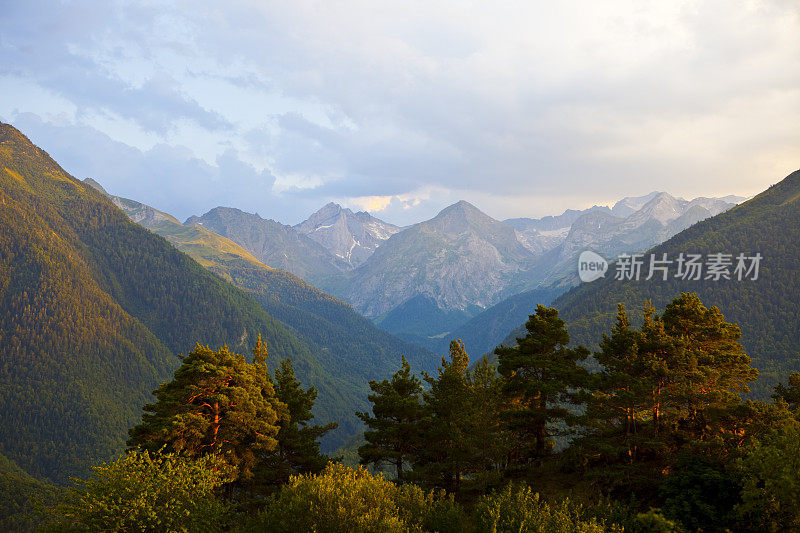 阿涅托山脉从Vielha山谷