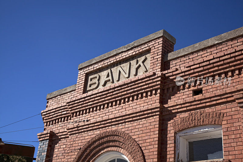 古老的银行建筑和标志