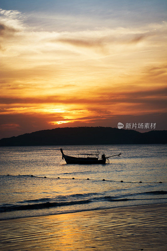 泰国船与日落