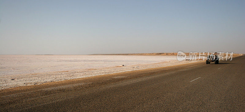 突尼斯-塔塔瓦因和杰尔巴岛之间的公路