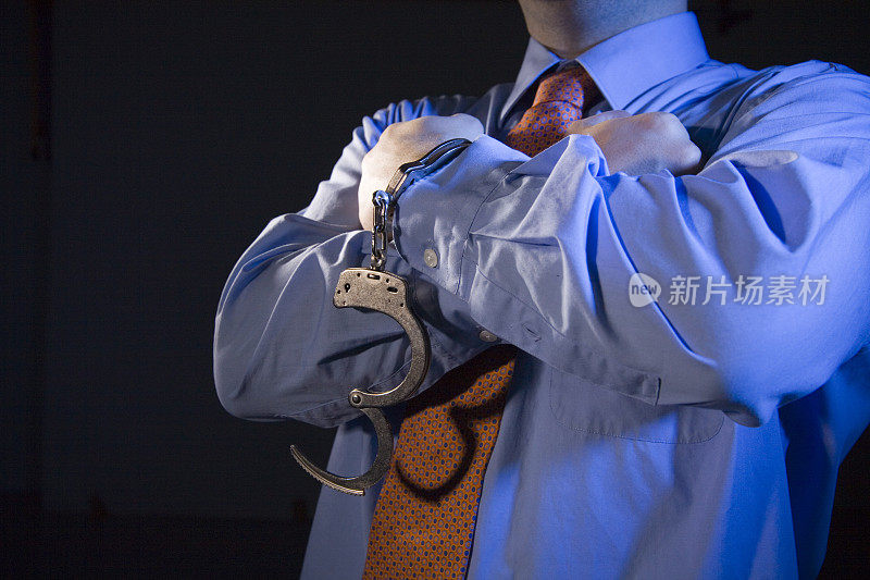 聚光灯下的商人-罪犯