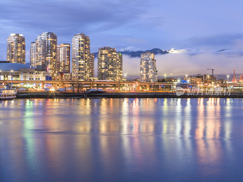 温哥华市中心的夜景