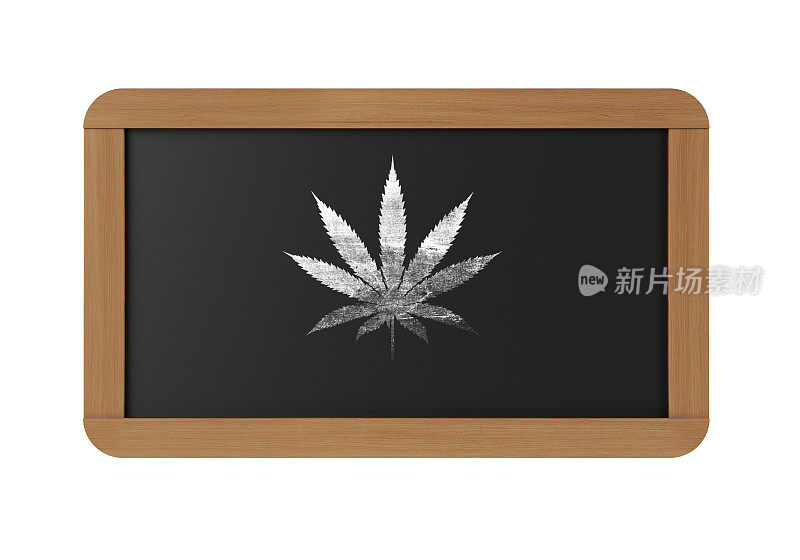 大麻叶子在木质框架的黑板上