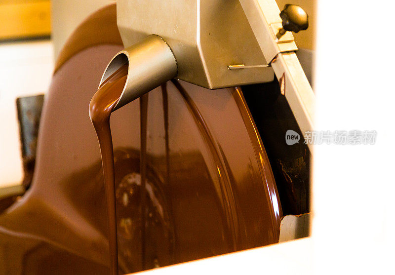 巧克力工厂的液体巧克力搅拌机