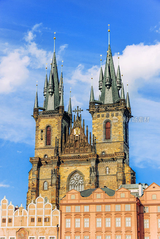 在布拉格Týn之前的圣母教堂