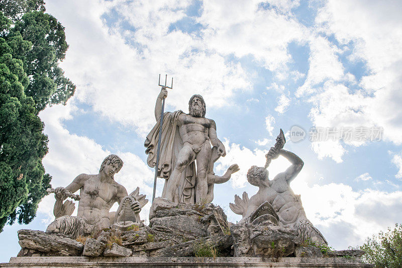 意大利罗马人民广场的海王星喷泉