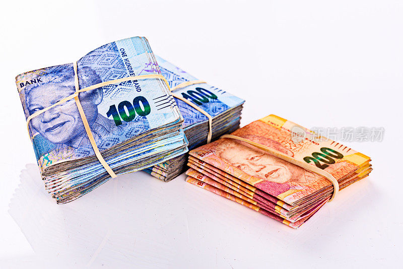 三捆厚厚的南非混合钞票
