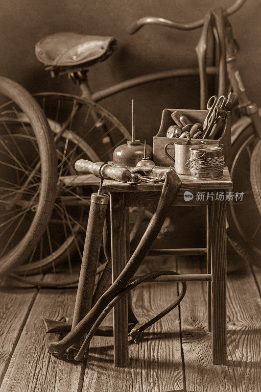 自行车修理厂的工具，轮子和管子
