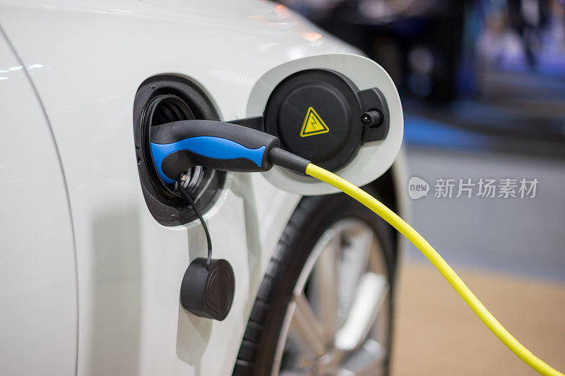 电动汽车充电器。电动汽车充电供电技术为未来的电动汽车运输提供技术支持。