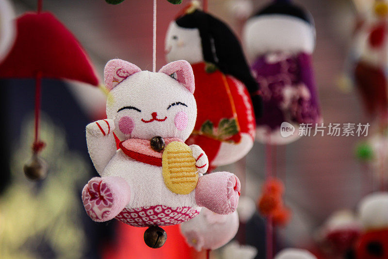 日本玩具猫雕像移动市场