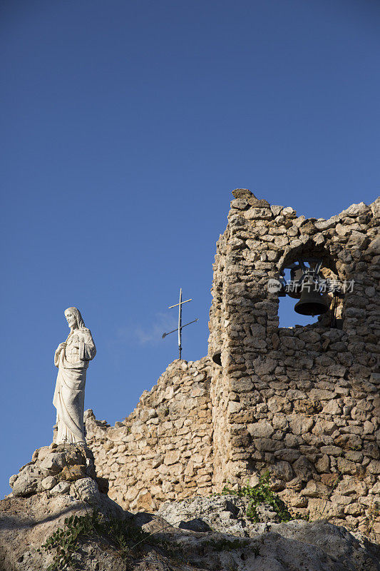 马拉加附近的Mijas岩石神殿圣母玛利亚的耶稣基督雕像。
