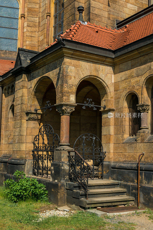 位于德累斯顿的加尼松教堂(Garnisonkirche)看起来像一座中世纪童话般的城堡