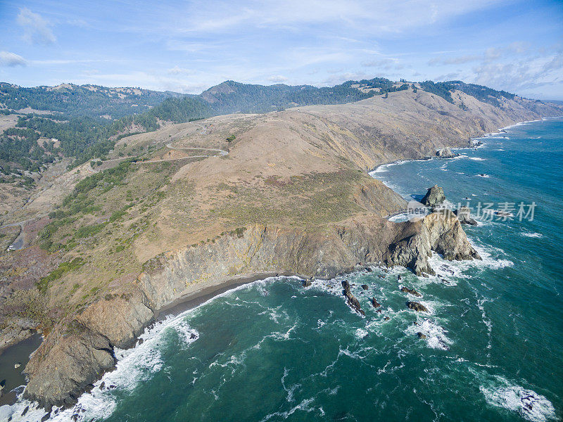 海岸无人机拍摄的太平洋海景:加利福尼亚北部