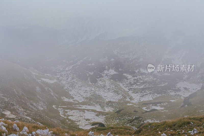 从山顶俯瞰公园的全景