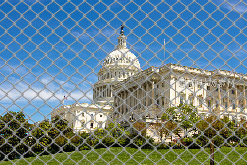 美国国会大厦，华盛顿特区在政府关闭期间被链条和挂锁