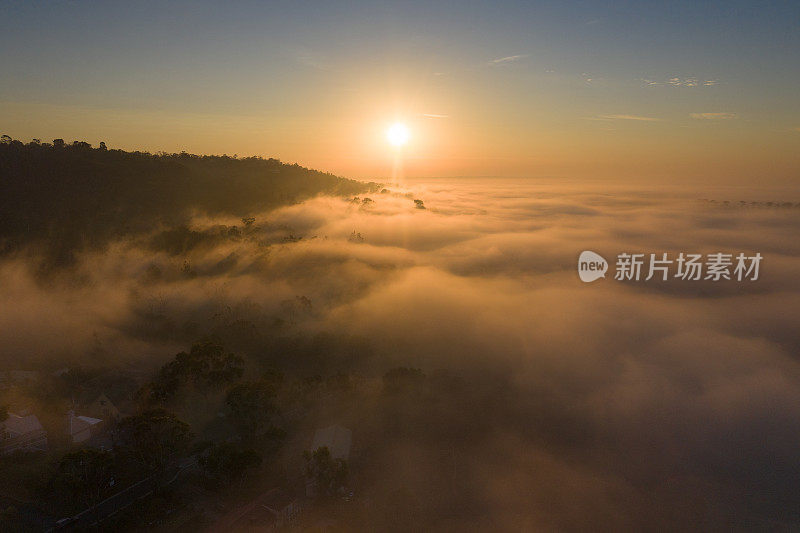 莫宁顿半岛上空的雾