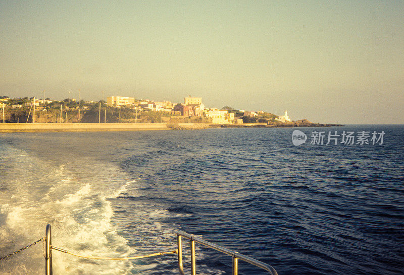 蓬萨岛，海景，蓬廷群岛。1991年滑动扫描。意大利